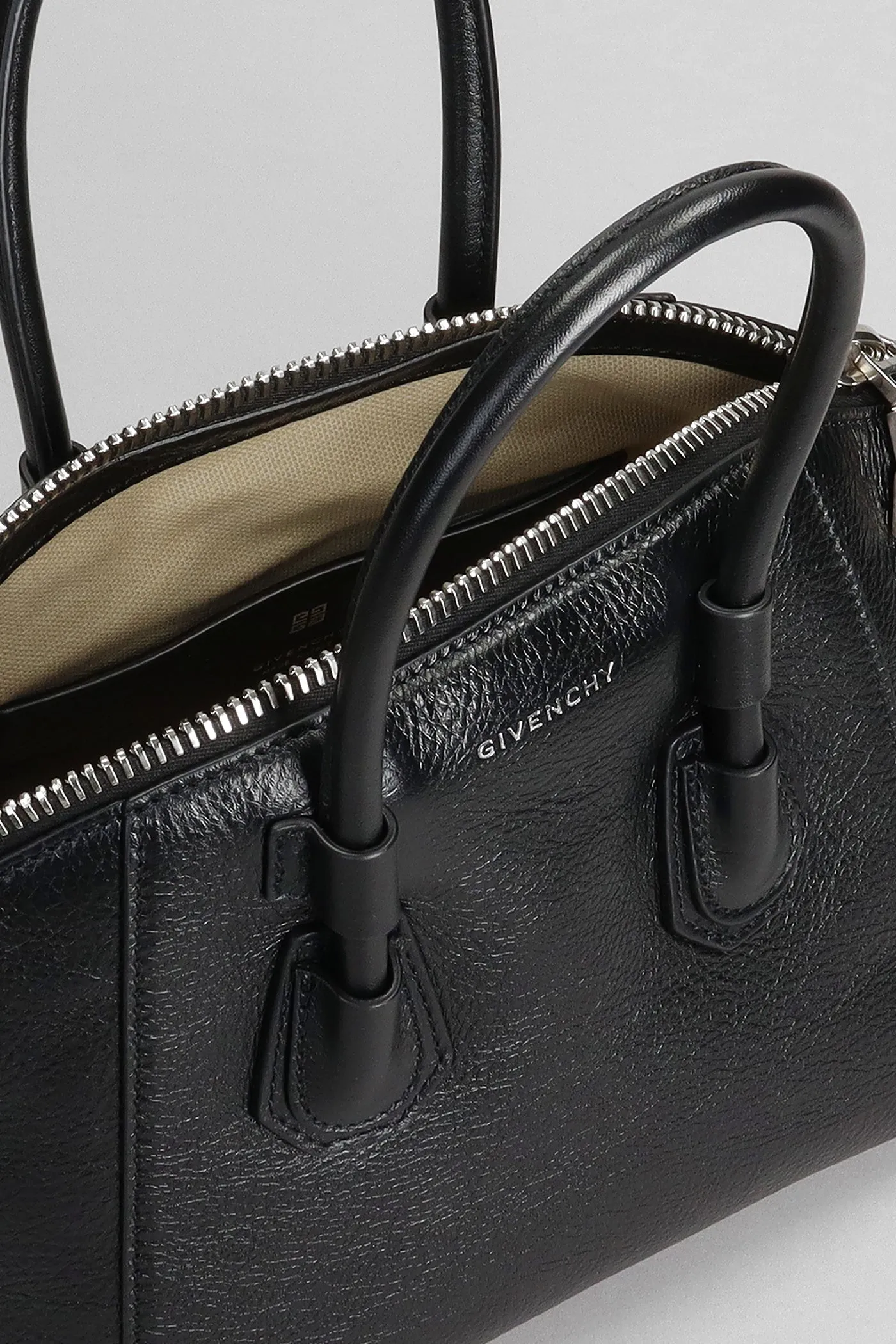 Antigona Hand bag in black leather
