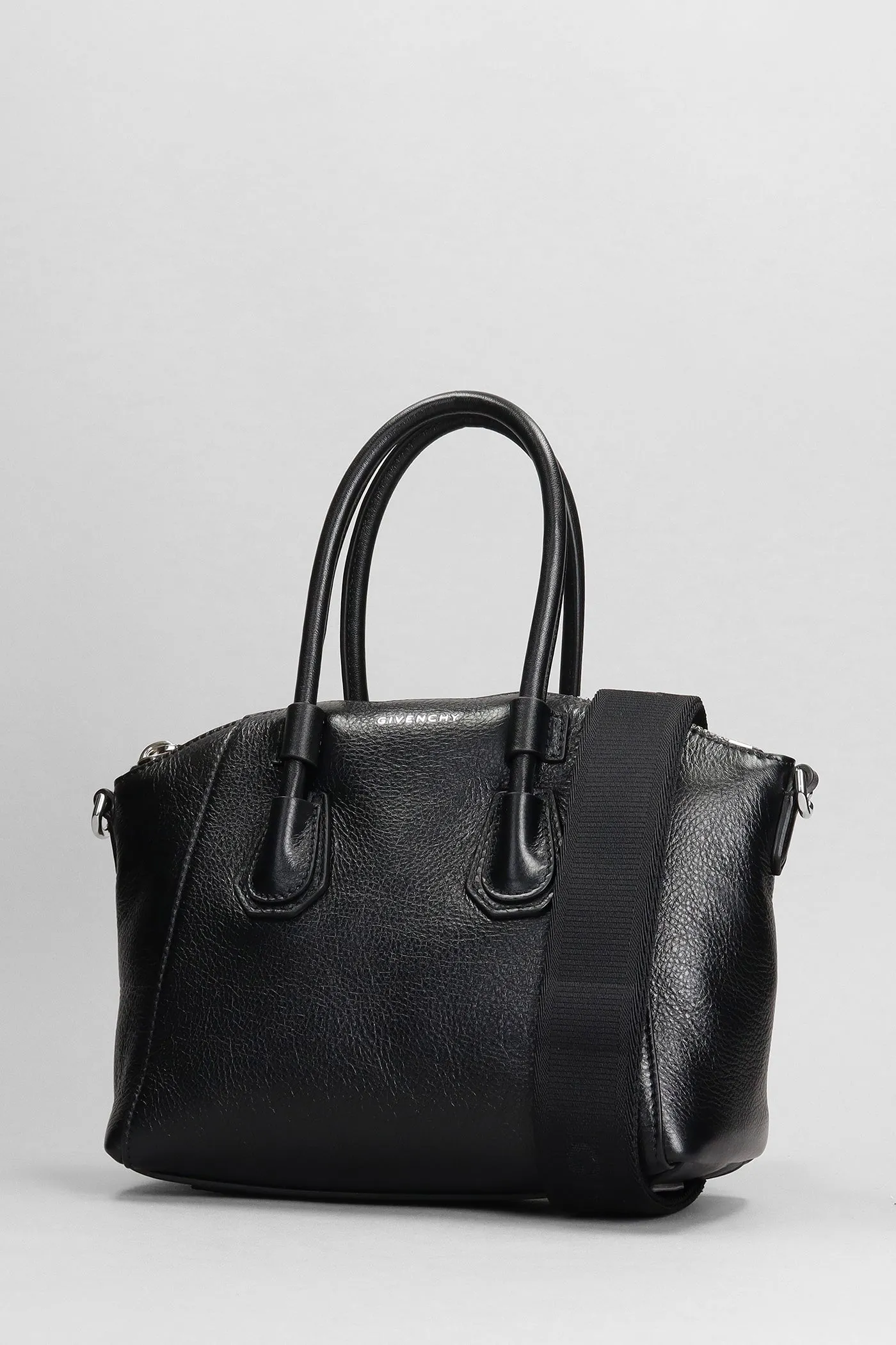 Antigona Hand bag in black leather