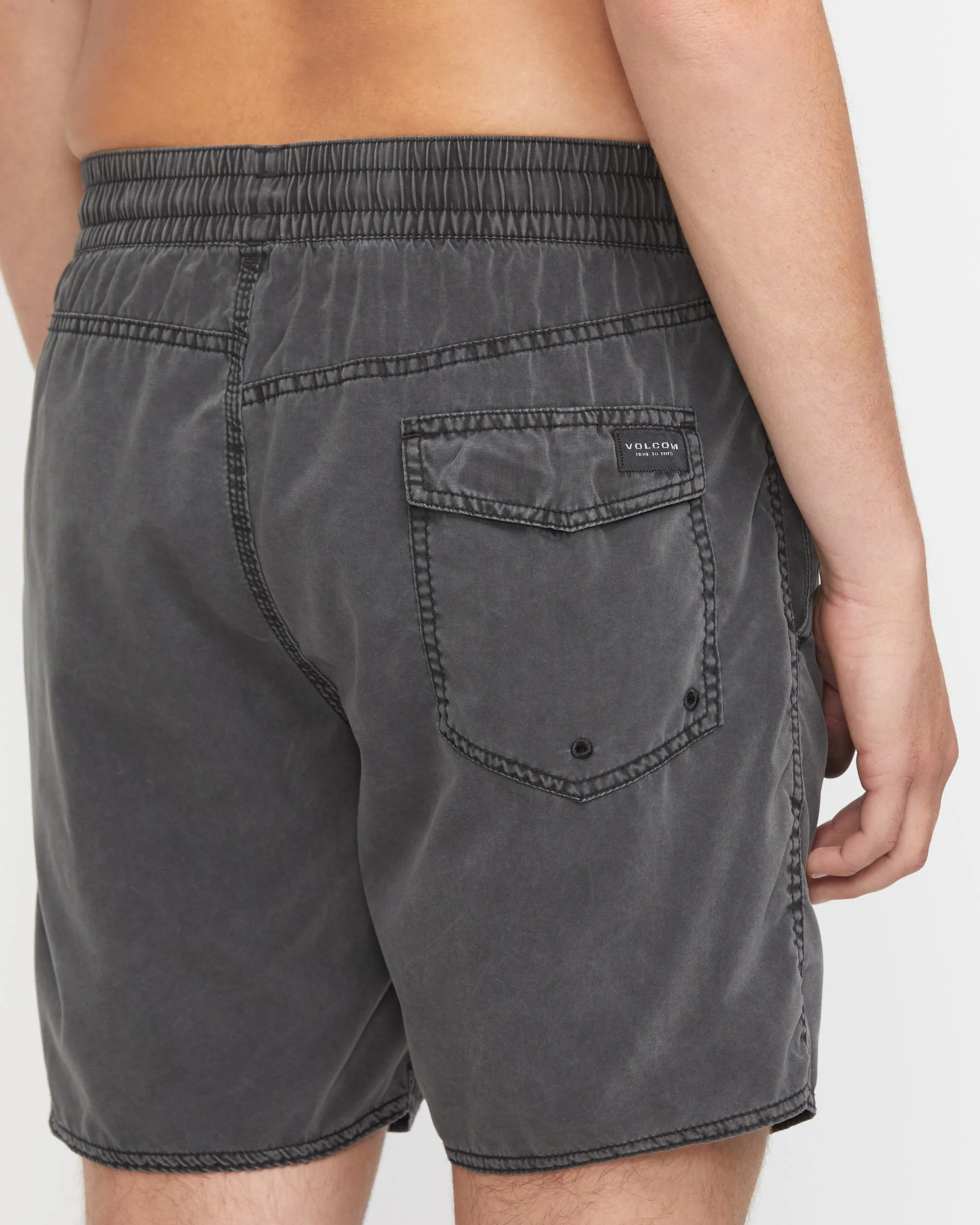 Center Trunk 17" Boardshort - BLACK