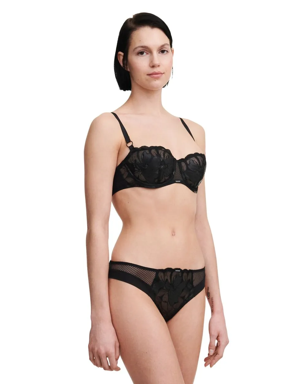 Fleurs Signature Lace Tanga