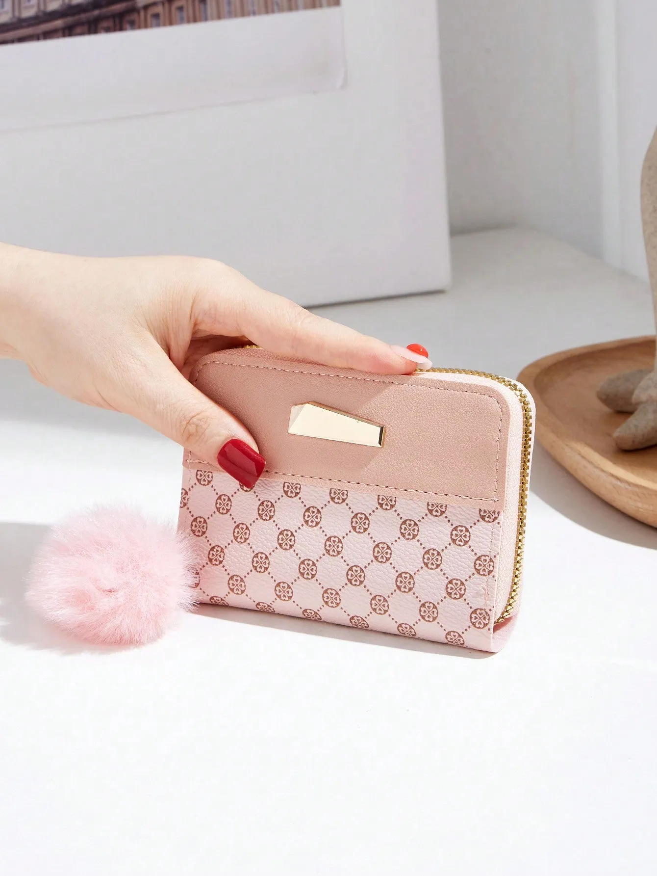 Fluffyry Ball Geometric Pattern Short Wallet