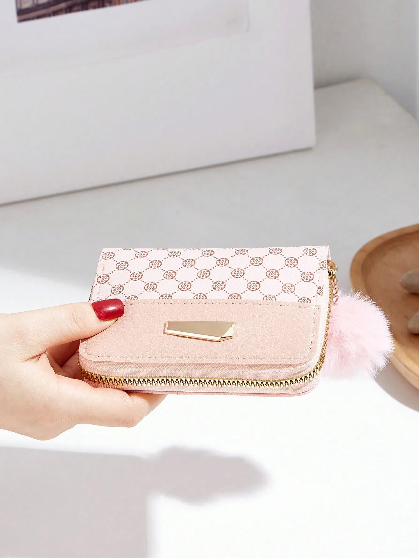 Fluffyry Ball Geometric Pattern Short Wallet