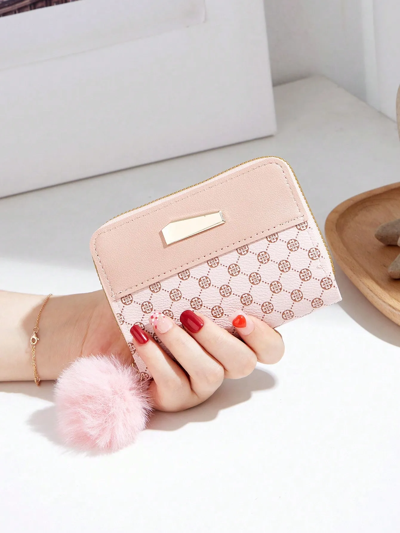 Fluffyry Ball Geometric Pattern Short Wallet