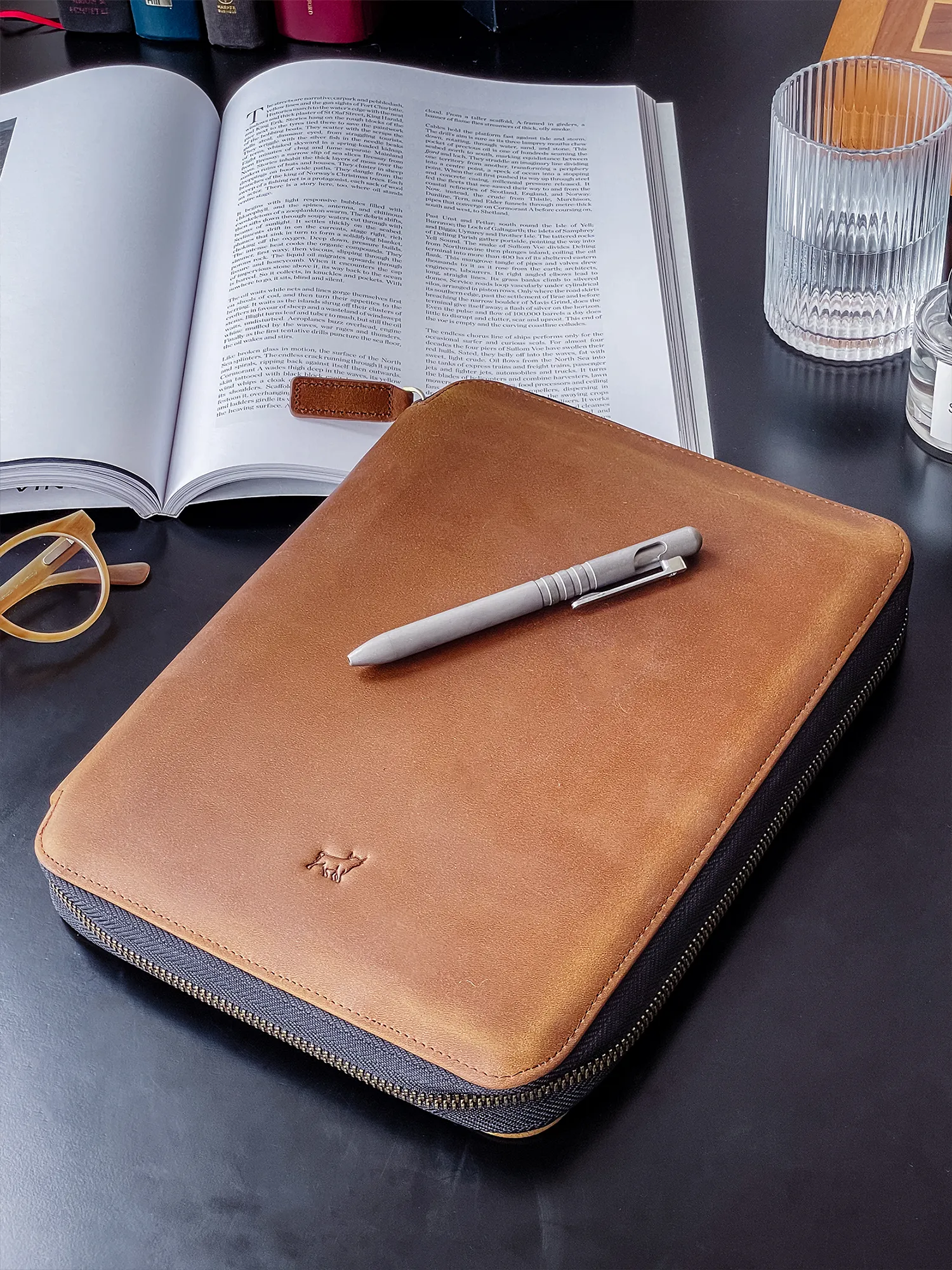 Leonard Notebook   20-Year Portfolio - 11" Tablet