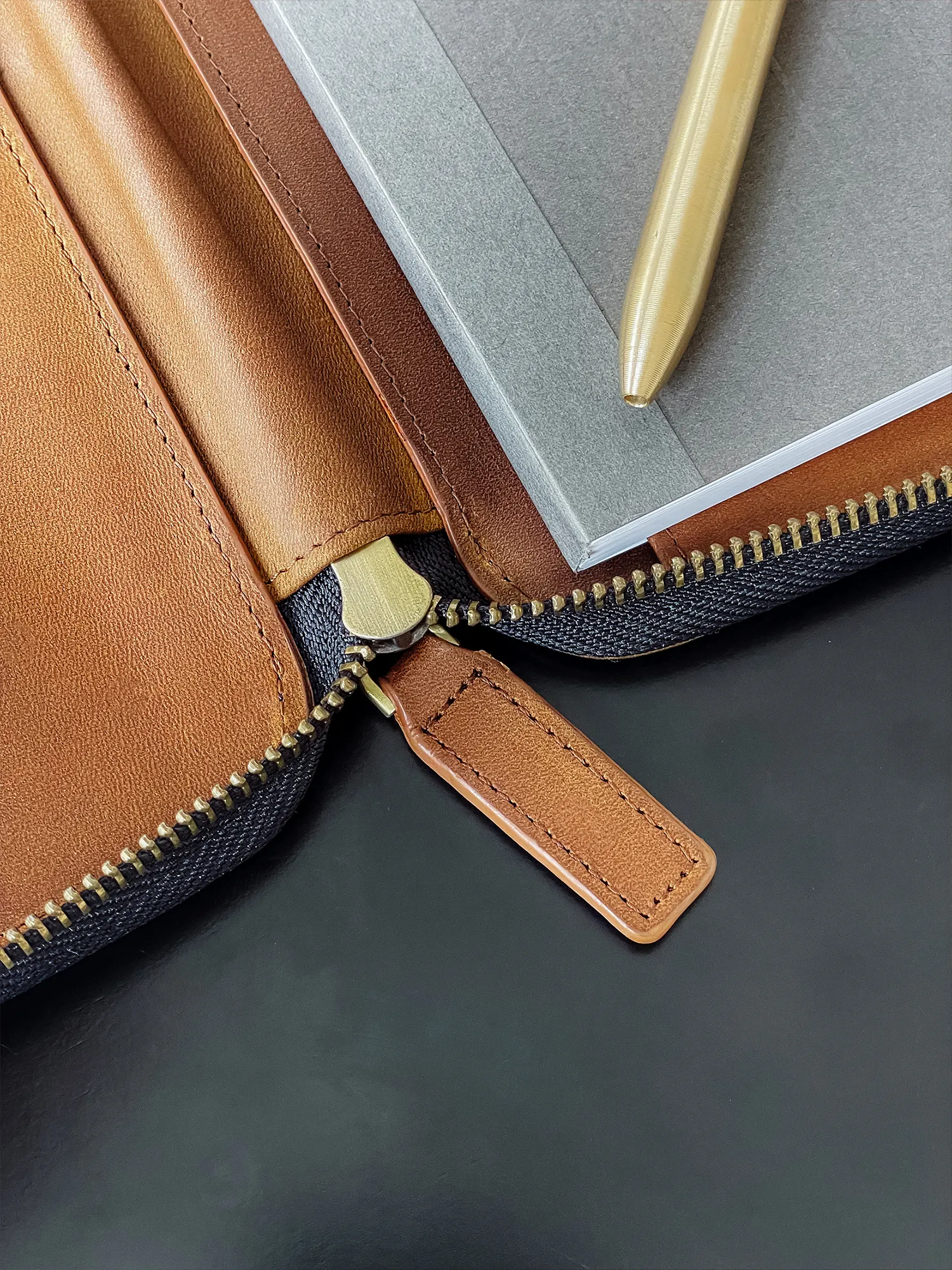 Leonard Notebook   20-Year Portfolio - 11" Tablet