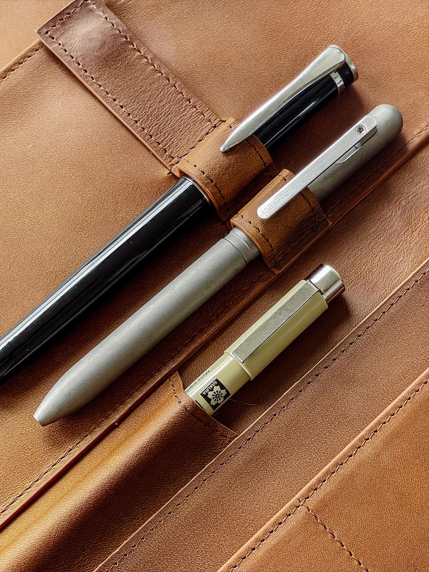 Leonard Notebook   20-Year Portfolio - 11" Tablet