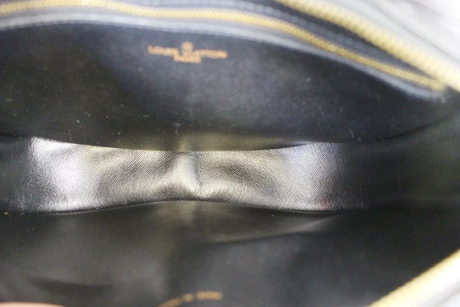 LOUIS VUITTON Epi Leather Black Jeune Fille MM Shoulder Bag