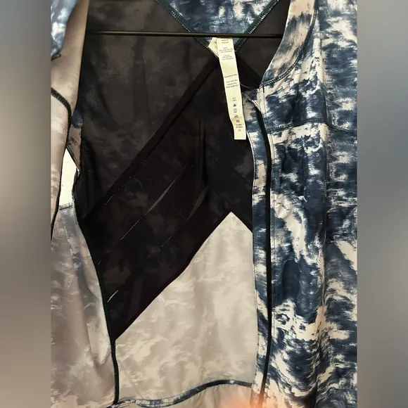 Lululemon Light Speed Vest Sea Side Silver Fox Alberta Lake Sz 10