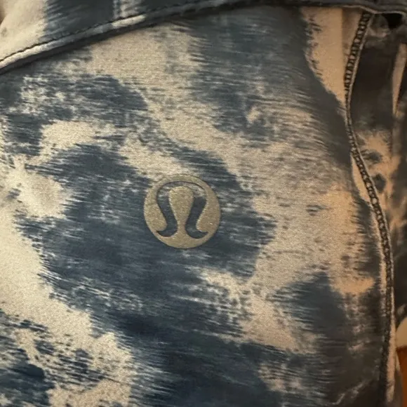 Lululemon Light Speed Vest Sea Side Silver Fox Alberta Lake Sz 10