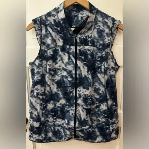 Lululemon Light Speed Vest Sea Side Silver Fox Alberta Lake Sz 10