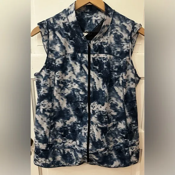 Lululemon Light Speed Vest Sea Side Silver Fox Alberta Lake Sz 10