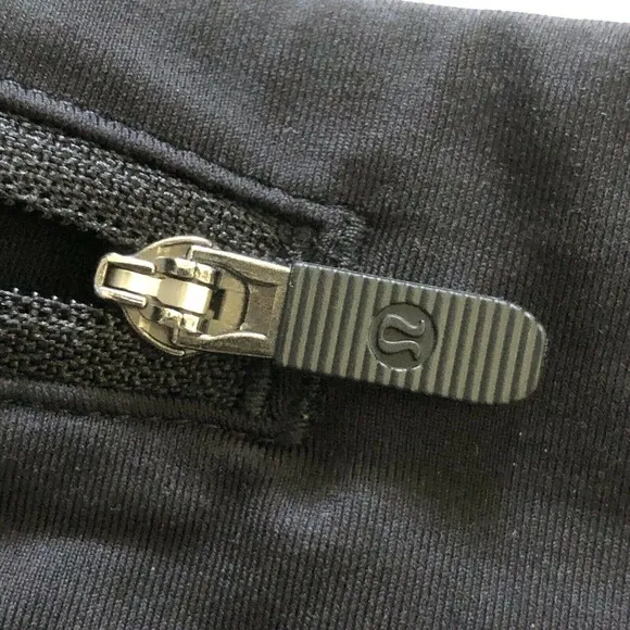 Lululemon Women Night View White Black Print 4&quot; Low Rise Run Times Short II 8