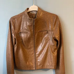 Mina.B Paris Cognac Faux Leather Zippered Jacket front zipper pockets EU40 US6