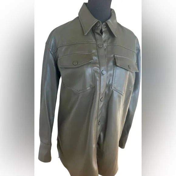 NWOT - T TAHARI Women’s Olive Faux Leather Snap Button Shacket - SMALL