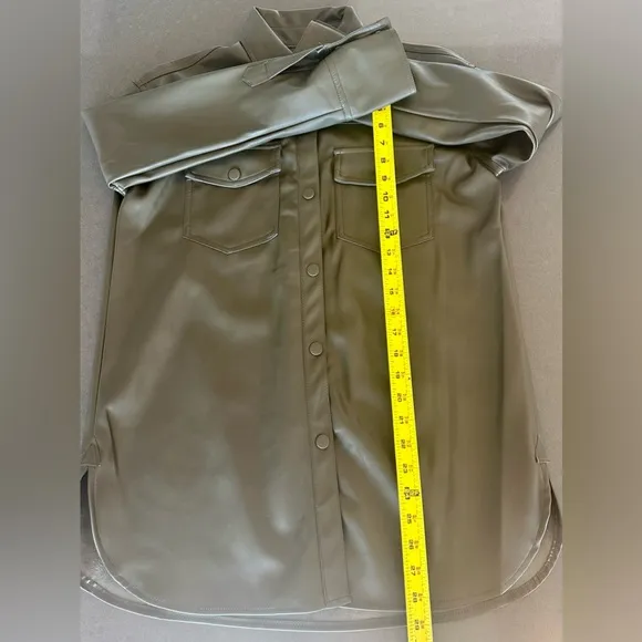 NWOT - T TAHARI Women’s Olive Faux Leather Snap Button Shacket - SMALL