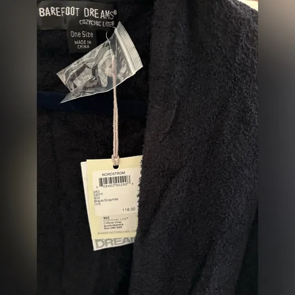 NWT Barefoot Dreams® Cliffside Circle Wrap