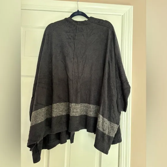 NWT Barefoot Dreams® Cliffside Circle Wrap