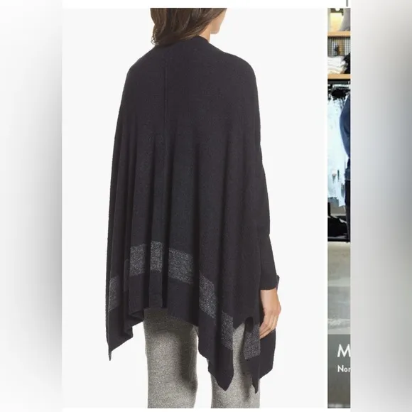 NWT Barefoot Dreams® Cliffside Circle Wrap