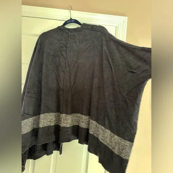 NWT Barefoot Dreams® Cliffside Circle Wrap