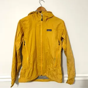 Patagonia • mustard yellow raincoat sz XS