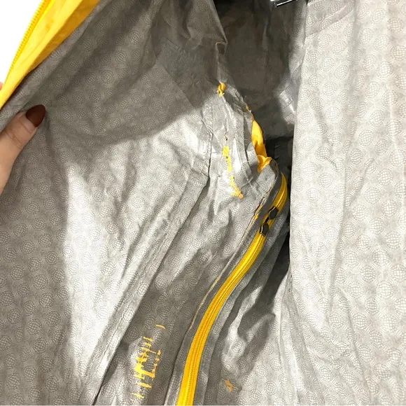 Patagonia • mustard yellow raincoat sz XS