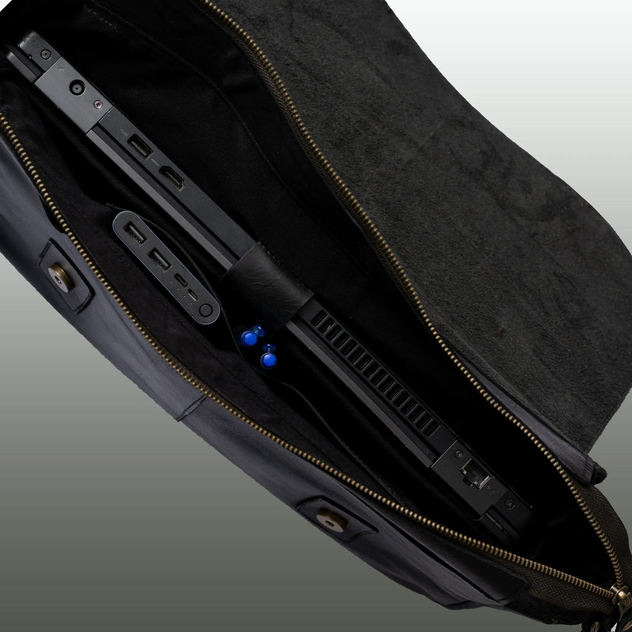 Rustic Style Black Leather Laptop Messenger Bag for Men & Women