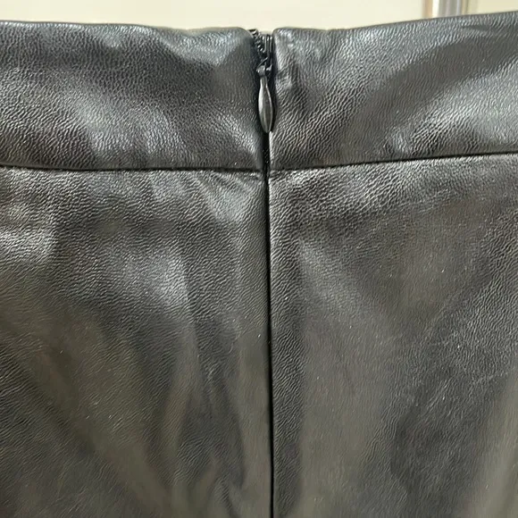 Shelli Segal Faux Leather skirt