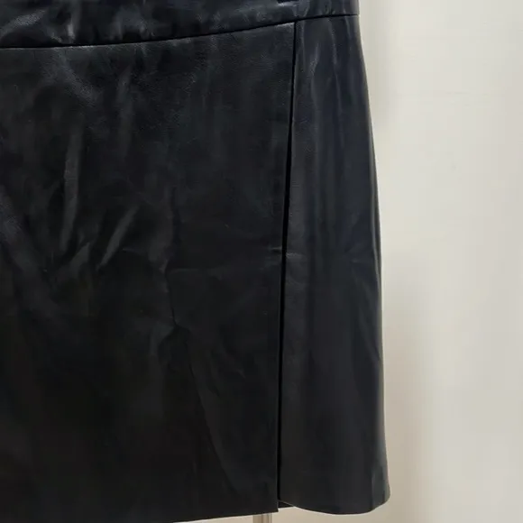 Shelli Segal Faux Leather skirt