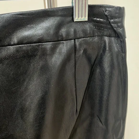 Shelli Segal Faux Leather skirt
