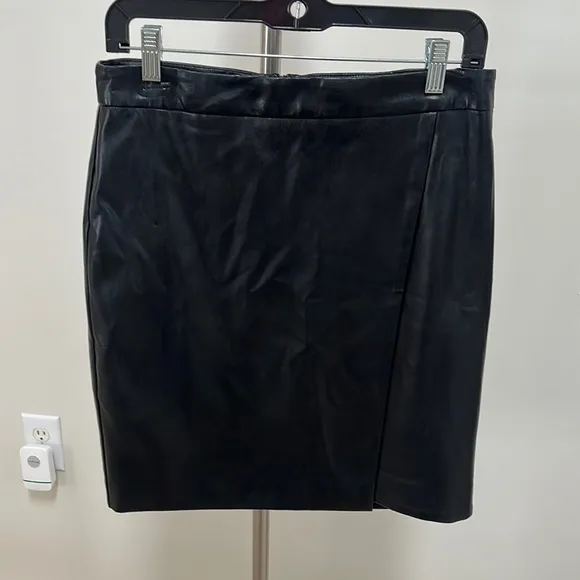 Shelli Segal Faux Leather skirt