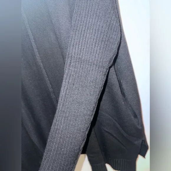 Skinnygirl Oversized open front Black cardigan with pockets has ribbed sleeves