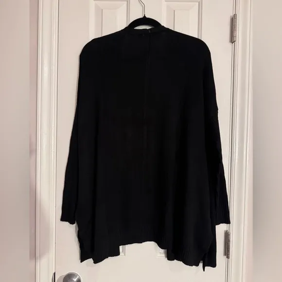 Skinnygirl Oversized open front Black cardigan with pockets has ribbed sleeves