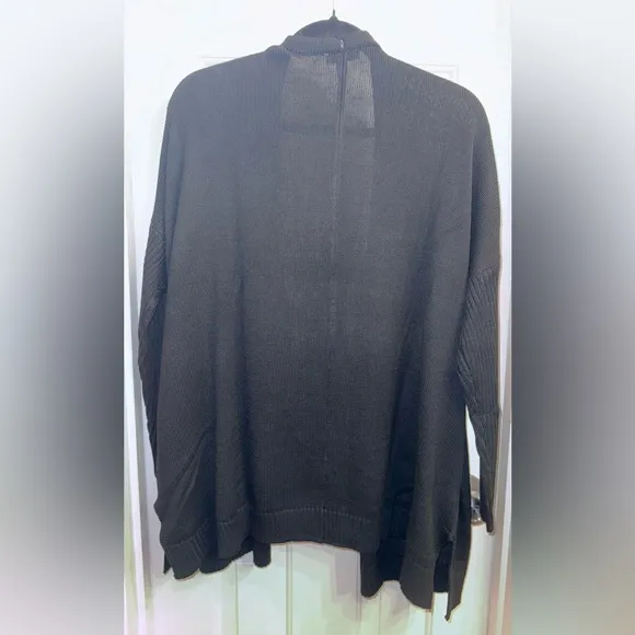 Skinnygirl Oversized open front Black cardigan with pockets has ribbed sleeves