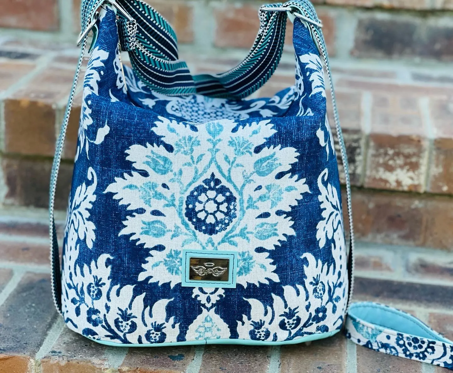 The Krystal Convertible Handbag in Magnolia Floral
