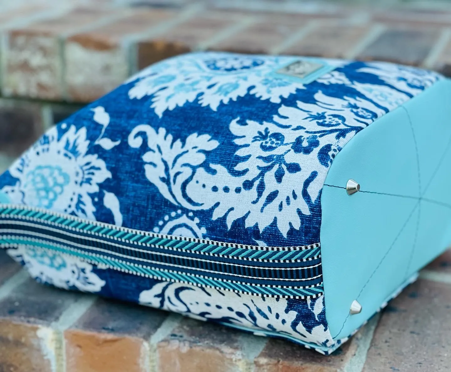 The Krystal Convertible Handbag in Magnolia Floral