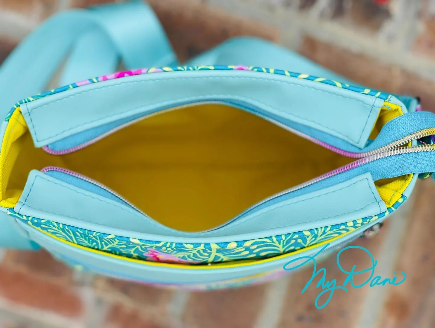 The Plumeria Crossbody in Kaffe Turquoise