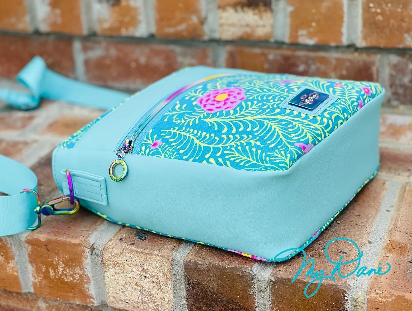The Plumeria Crossbody in Kaffe Turquoise