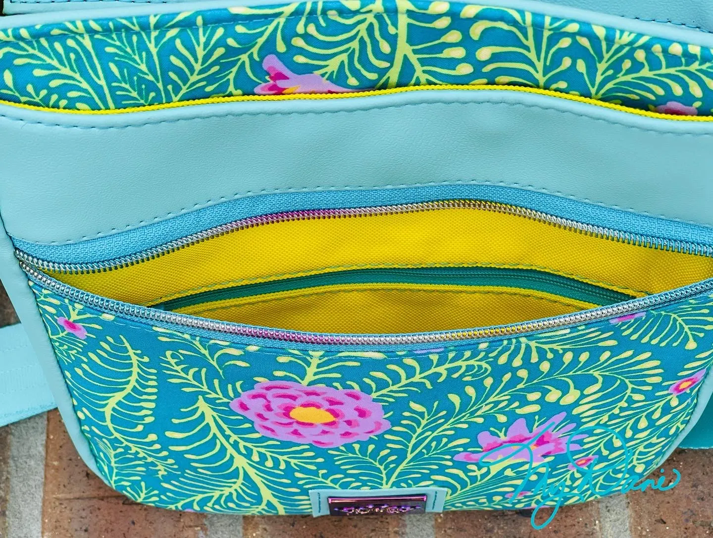 The Plumeria Crossbody in Kaffe Turquoise