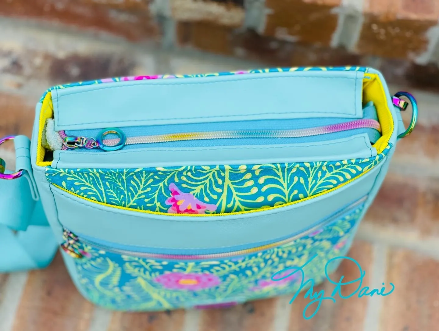 The Plumeria Crossbody in Kaffe Turquoise