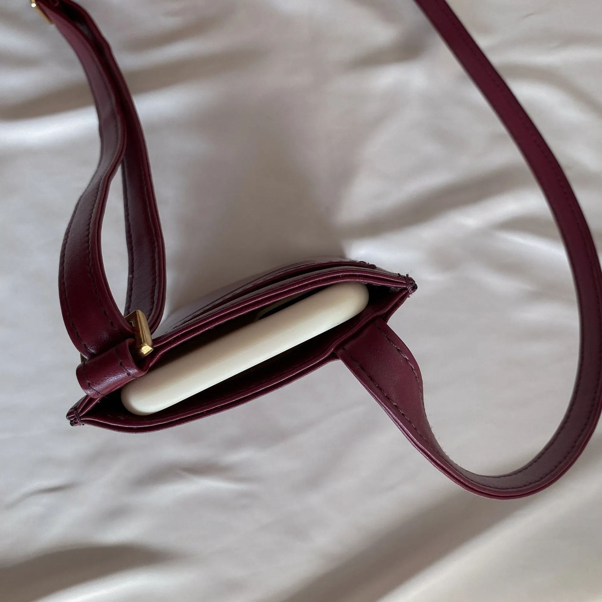 Vanilla Vegan Apple Leather Pouch | Royal Blue
