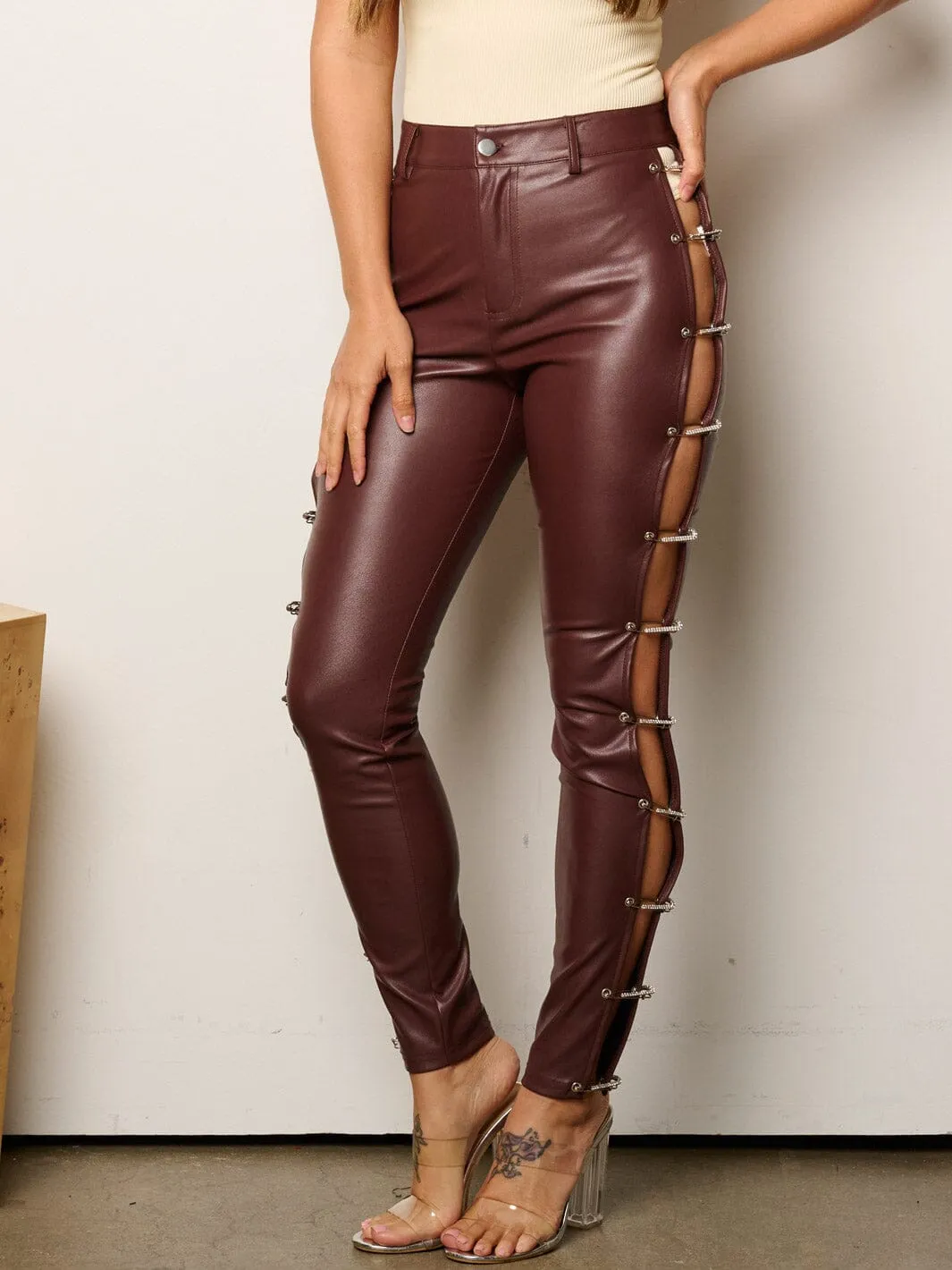WOMEN'S BUTTON CLOSURE SIDE CUT OUT PU PLEATHER SKINNY PANTS