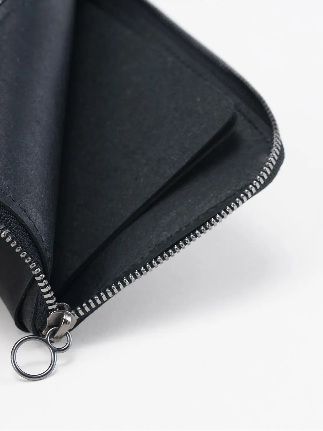 Zippered Wallet L Recycled Leather Black